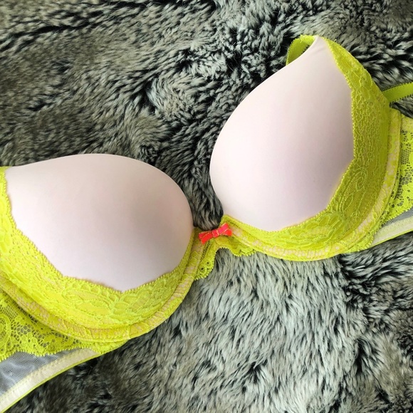 Victoria’s Secret Dream Angels Plunge Bra - Picture 2 of 2